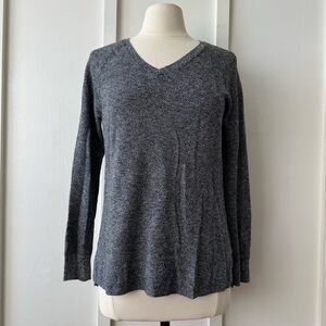 Gap Charcoal Textured V-Neck Sweater – Size Medium
